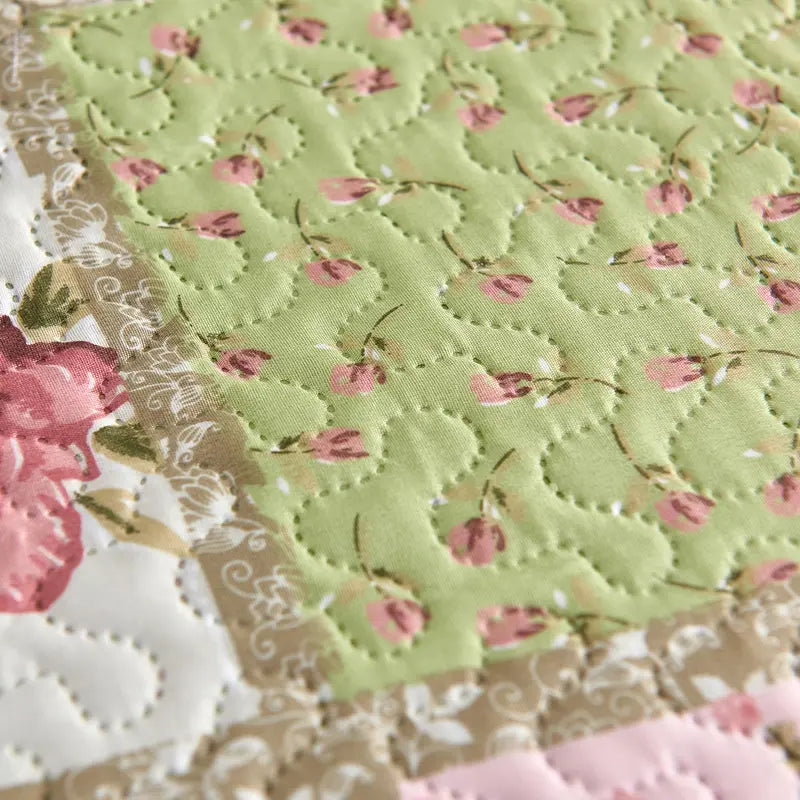 Floral Patchwork Quilt Set in Pink and Green