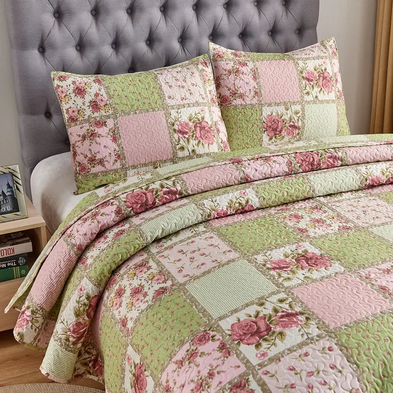 Floral Patchwork Quilt Set in Pink and Green