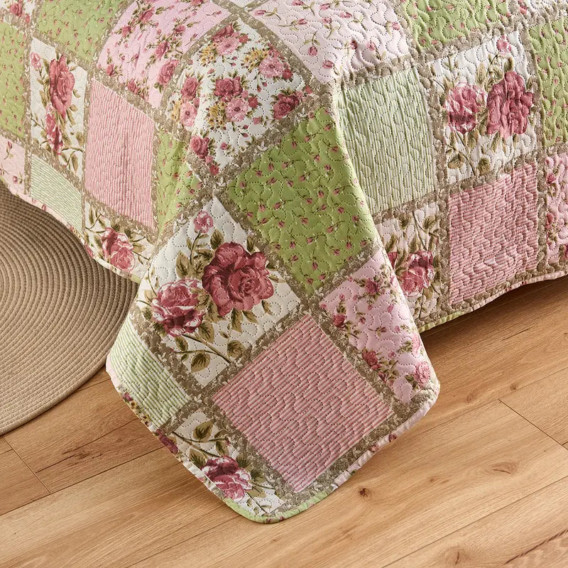 Floral Patchwork Quilt Set in Pink and Green